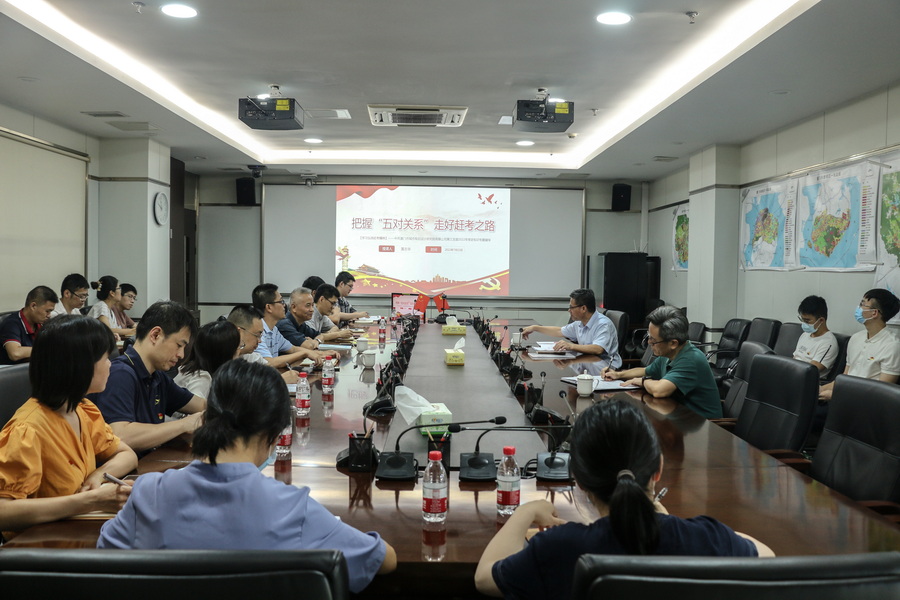 市政集團(tuán)黨委副書(shū)記、總經(jīng)理黃志華為規(guī)劃院公司第三黨支部全體黨員講授專(zhuān)題黨課